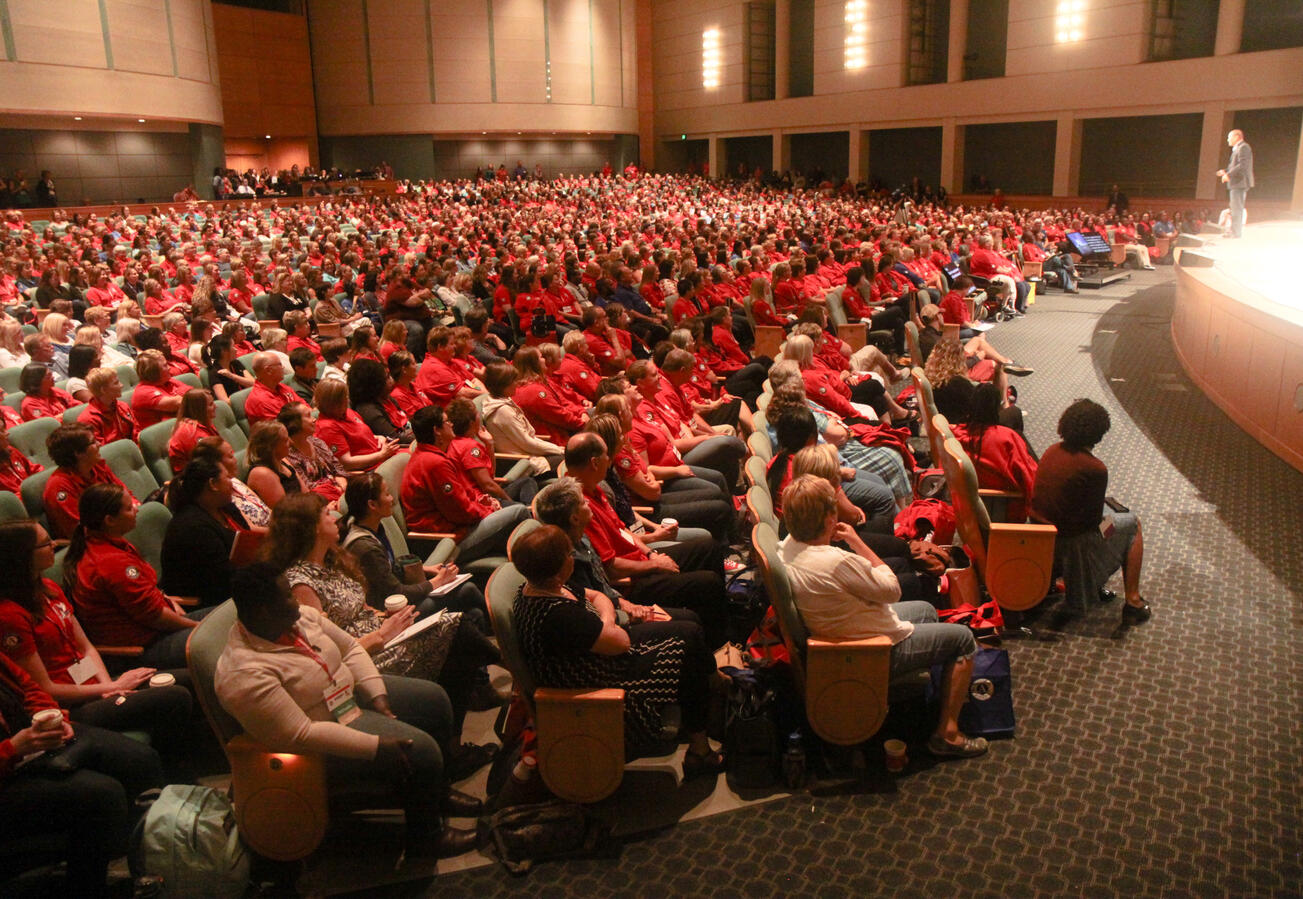 U.S. Air Force Veteran Mark J. Lindquist as a Fortune 500 motivational speaker
